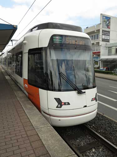 825