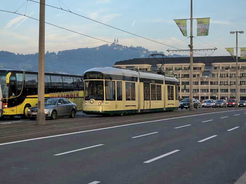 リンツの路面電車(ペストリンブルク登山線)ペストリンブルクを望む