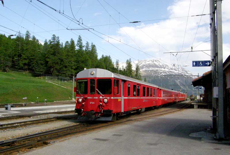 世界遺産レーティッシュ鉄道ベルニナ線ポントレジーナ