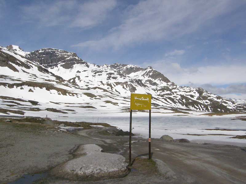世界遺産レーティッシュ鉄道ベルニナ線アドリア海と黒海の分水嶺