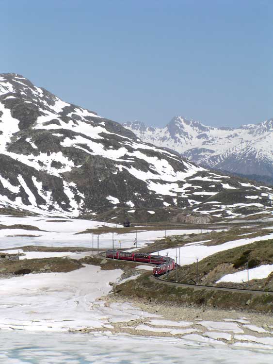 世界遺産レーティッシュ鉄道ベルニナ線オスピツィオベルニナ
