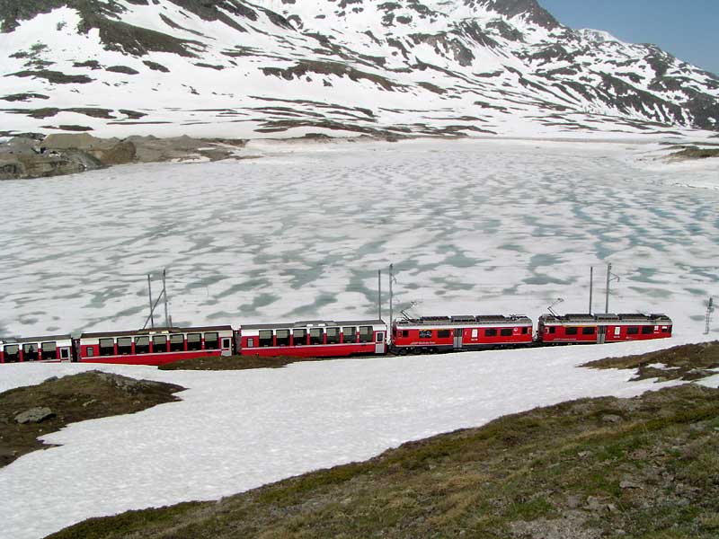 世界遺産レーティッシュ鉄道ベルニナ線オスピツィオベルニナ
