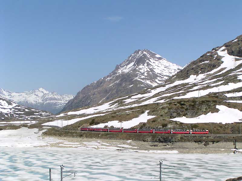 世界遺産レーティッシュ鉄道ベルニナ線オスピツィオベルニナ