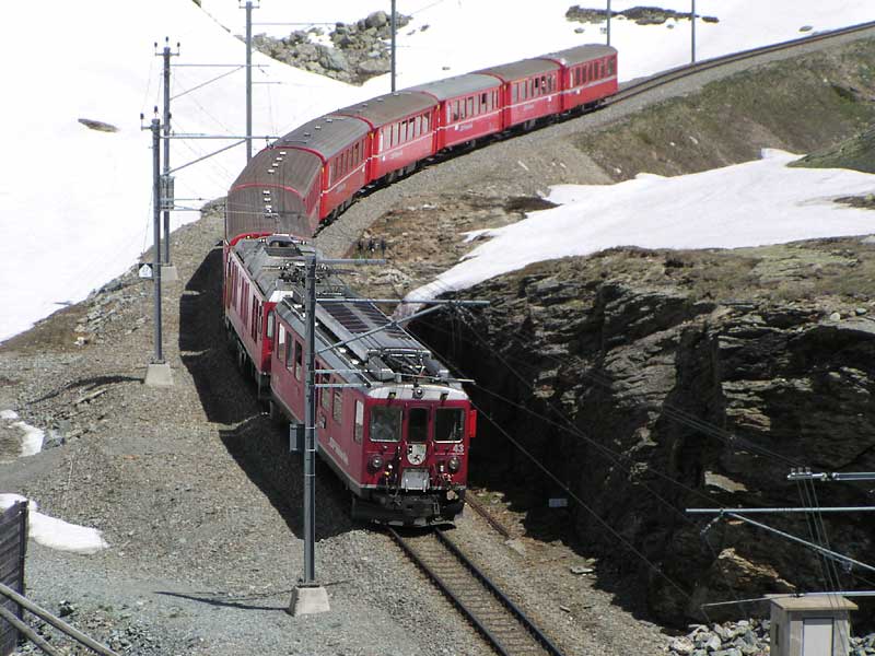 世界遺産レーティッシュ鉄道ベルニナ線オスピツィオベルニナ