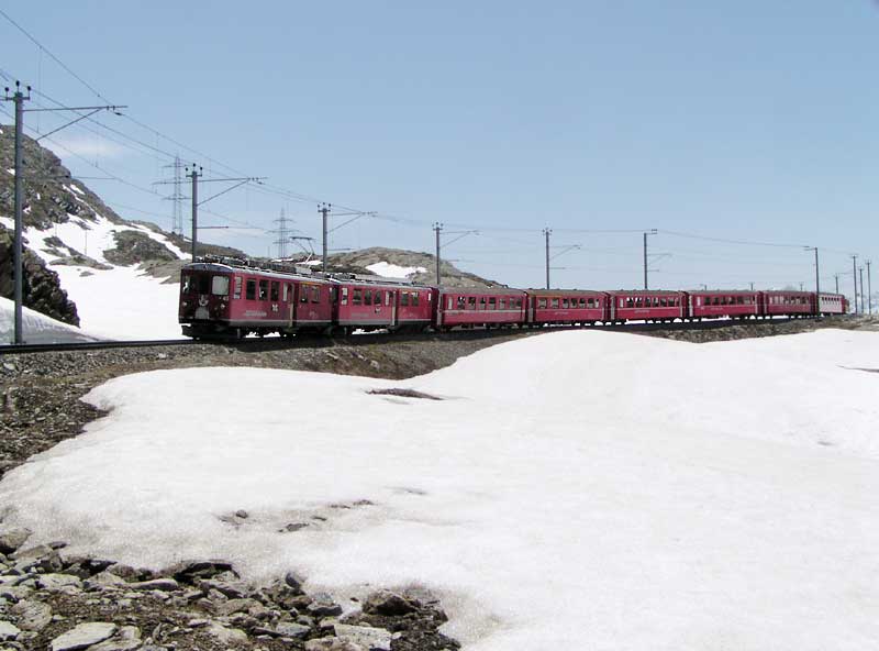 世界遺産レーティッシュ鉄道ベルニナ線オスピツィオベルニナ