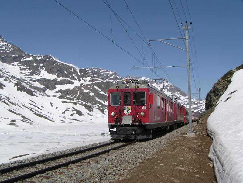 世界遺産レーティッシュ鉄道ベルニナ線オスピツィオベルニナ