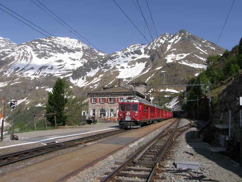 世界遺産レーティッシュ鉄道ベルニナ線アルプグリュム