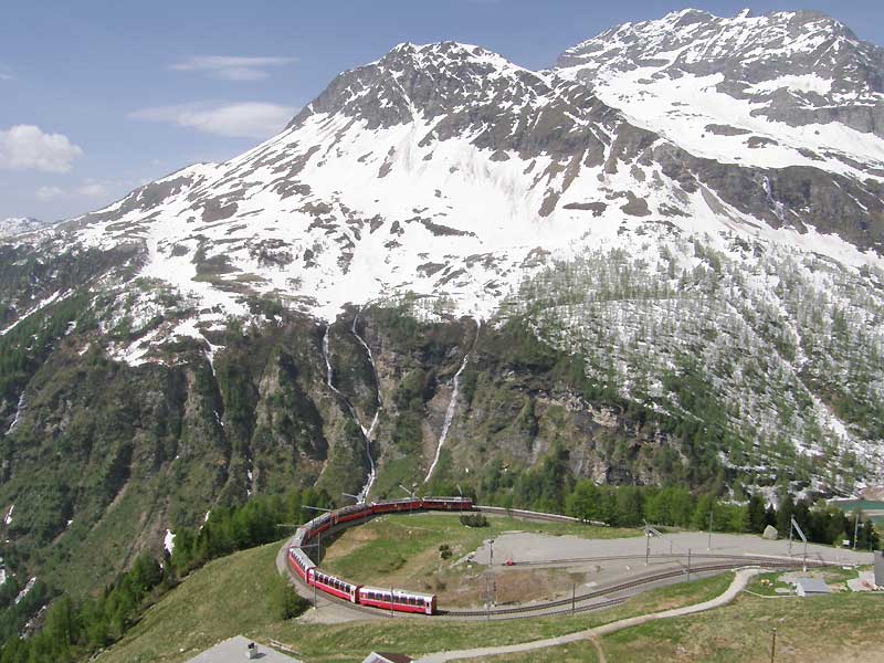 世界遺産レーティッシュ鉄道ベルニナ線アルプグリュム