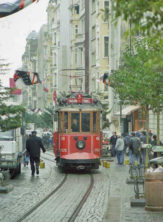 912